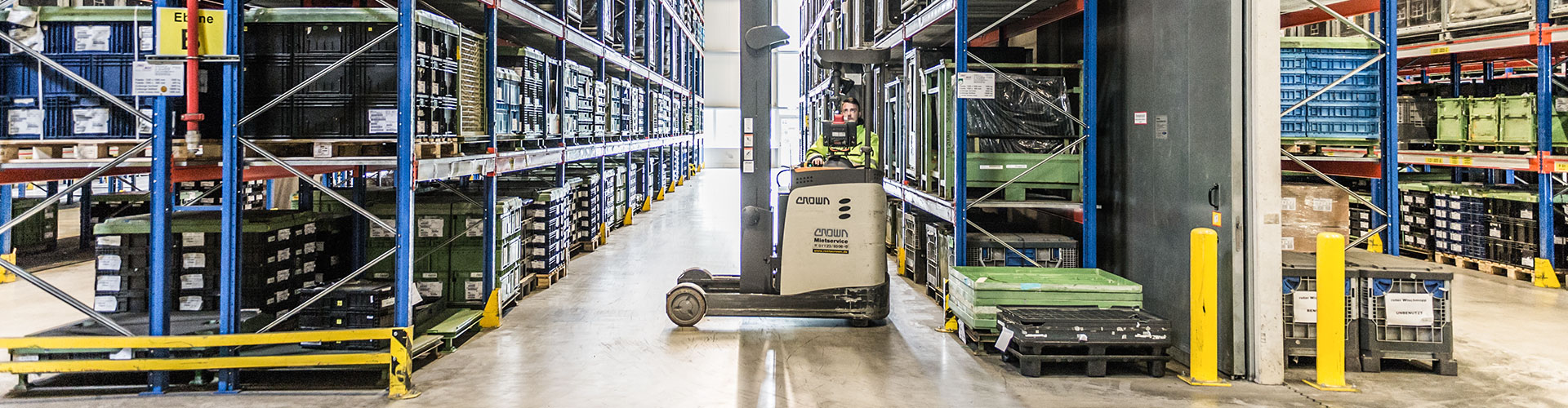 Staplerfahrer im LGI Lager