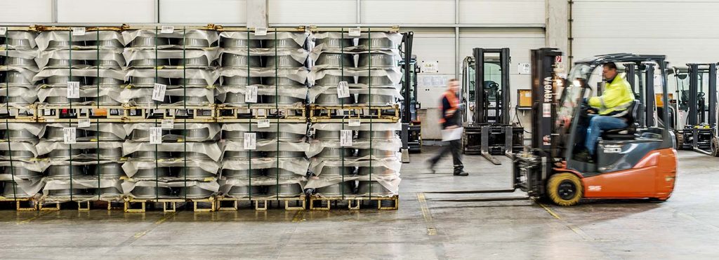 Forklift truck in LGI warehouse | Glossary P