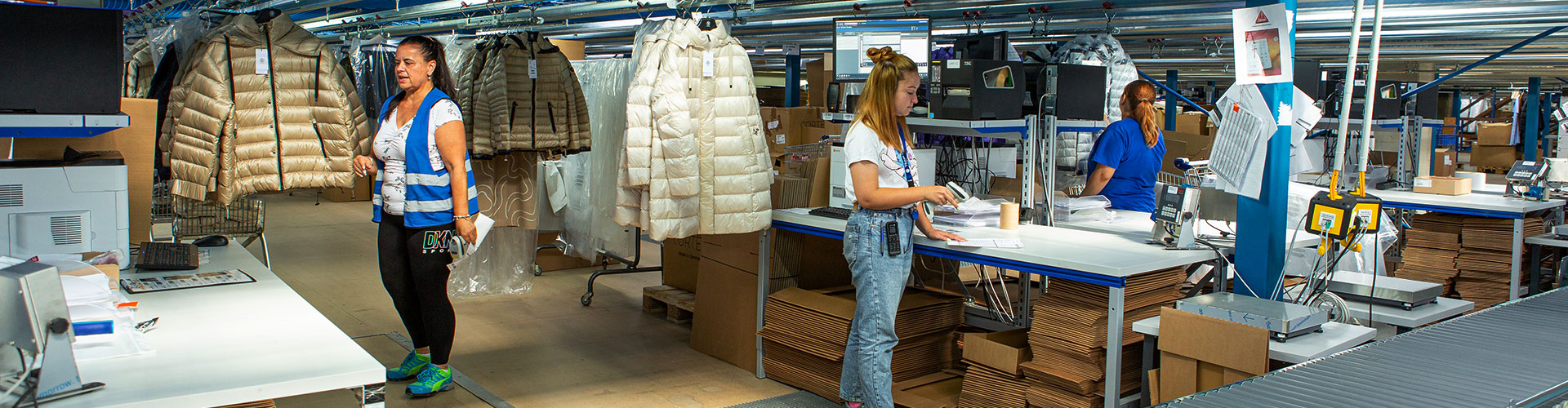 People in textile processing | LGI